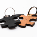 Prägung-Paar-_0001s_0000_Ebene-1 Puzzle Schlüsselanhänger Set aus Leder personalisierbar