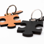 Prägung-Paar-_0001s_0001_Ebene-2.png- OHNE PRÄGUNG Puzzle Schlüsselanhänger Set aus Leder personalisierbar