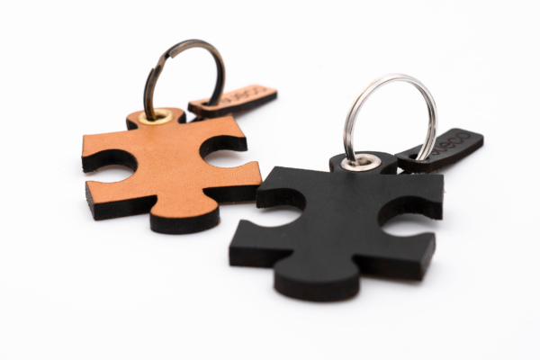 Prägung-Paar-_0001s_0001_Ebene-2.png- OHNE PRÄGUNG Puzzle Schlüsselanhänger Set aus Leder personalisierbar