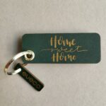 "Home sweet Home" - Schlüsselanhänger aus Leder mit Gravur für das neue Haus