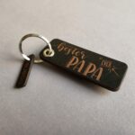 20230602_162349 "Bester Papa" - Schlüsselanhänger aus Leder mit Gravur - Geschenk für den Vater