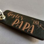 20230602_162359 "Bester Papa" - Schlüsselanhänger aus Leder mit Gravur - Geschenk für den Vater