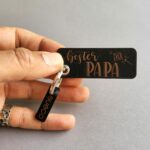 20230602_162653 "Bester Papa" - Schlüsselanhänger aus Leder mit Gravur - Geschenk für den Vater
